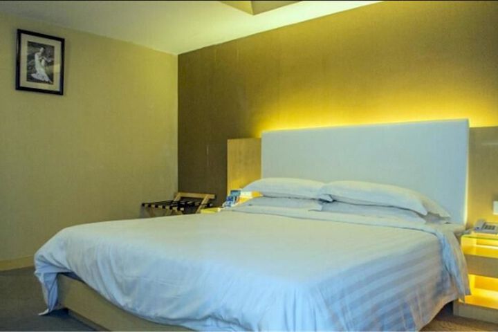 Room 30 of 57