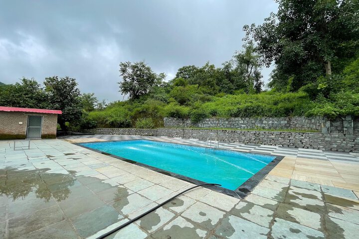 Pool 19 of 25