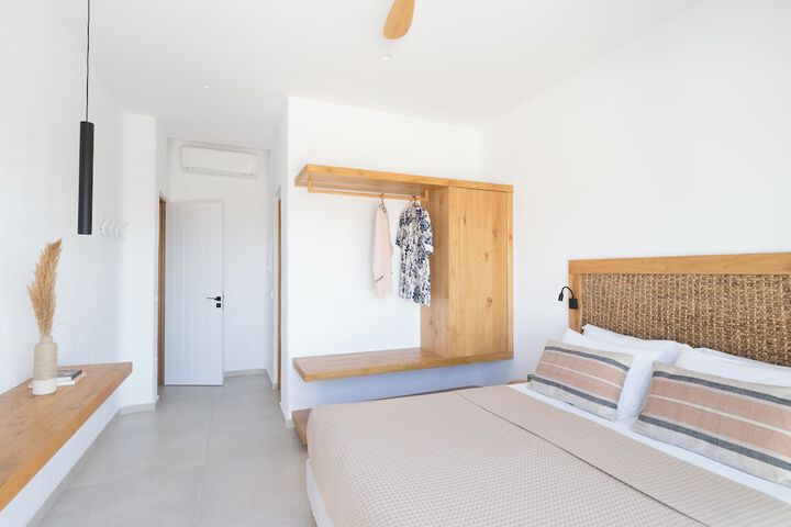 Room 25 of 294