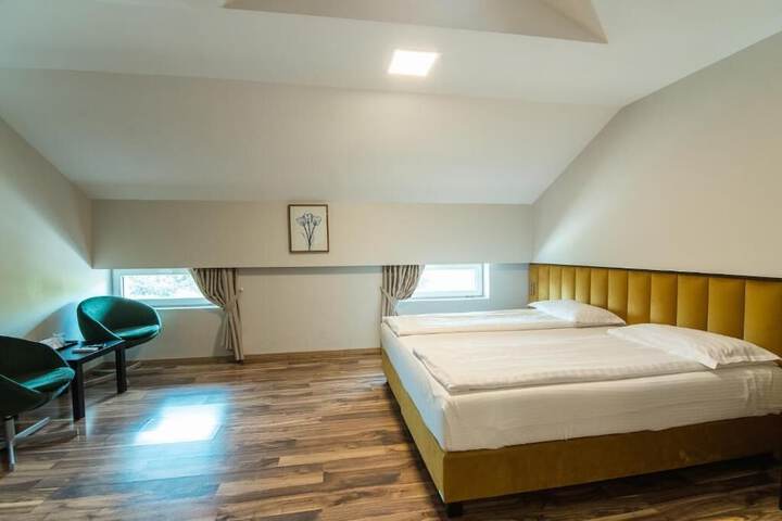 Room 4 of 26