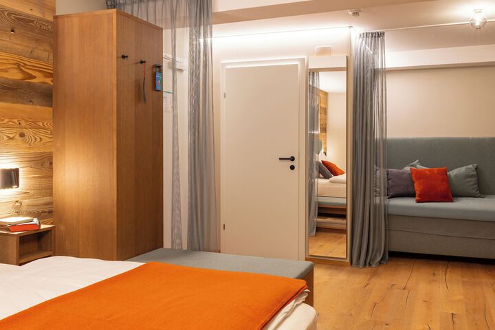 Room 8 of 97