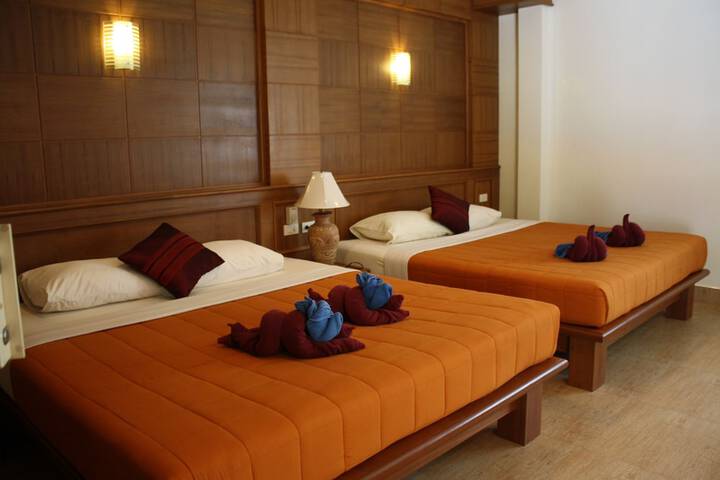 Room 2 of 100