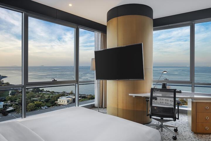 Room 51 of 191