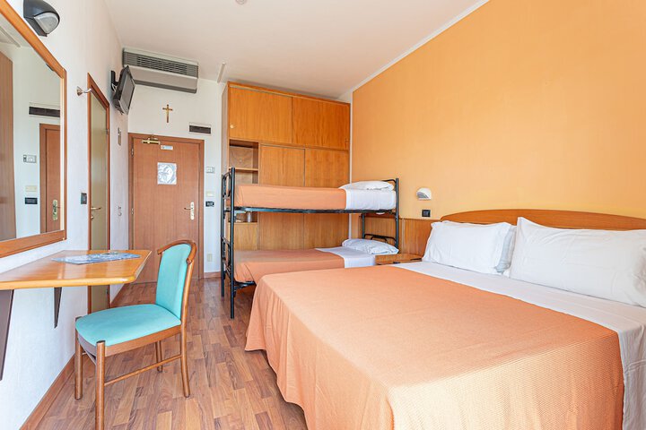 Room 13 of 28