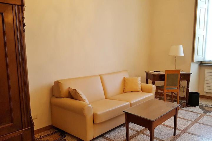 Room 21 of 38