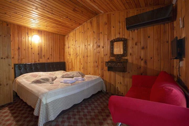 Room 28 of 166