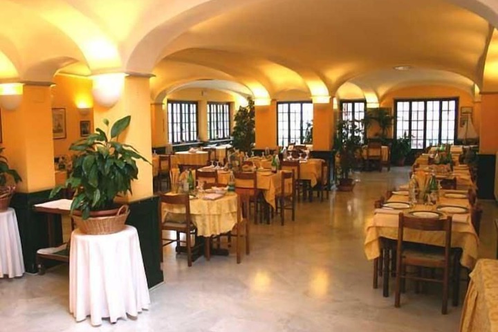 Dining 19 of 61