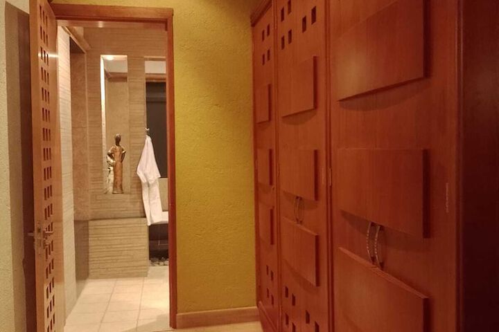 Room 16 of 64