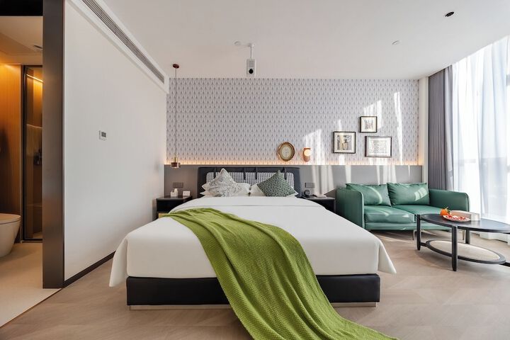 Room 28 of 60