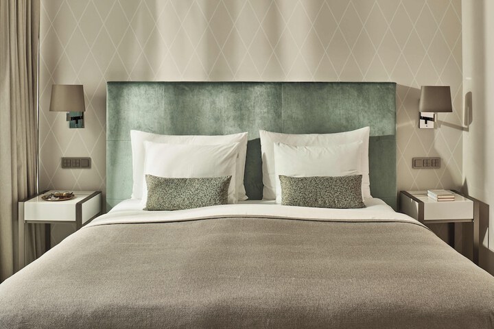 Room 32 of 75