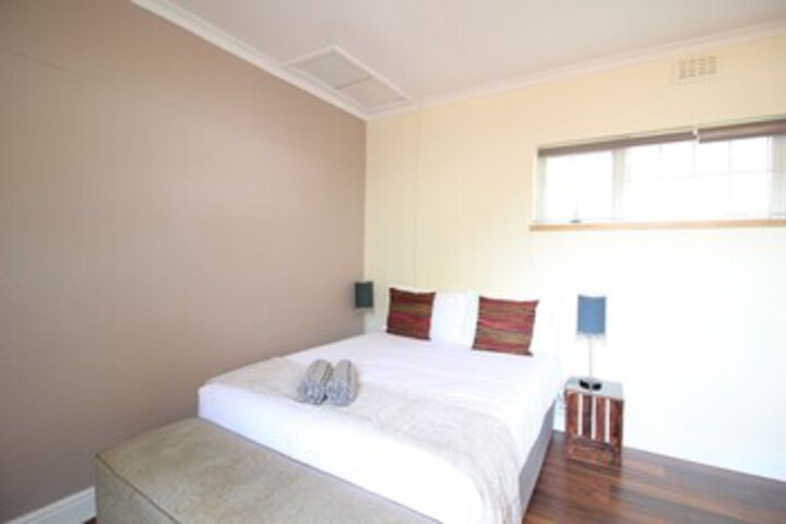 Room 6 of 10