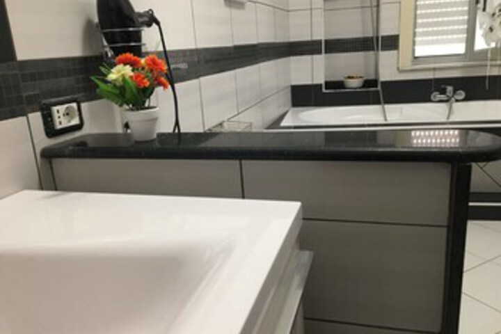 Room 9 of 79