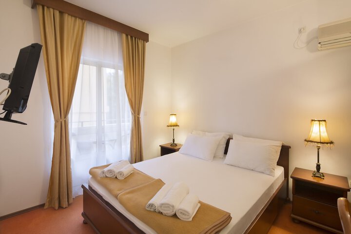 Room 6 of 95