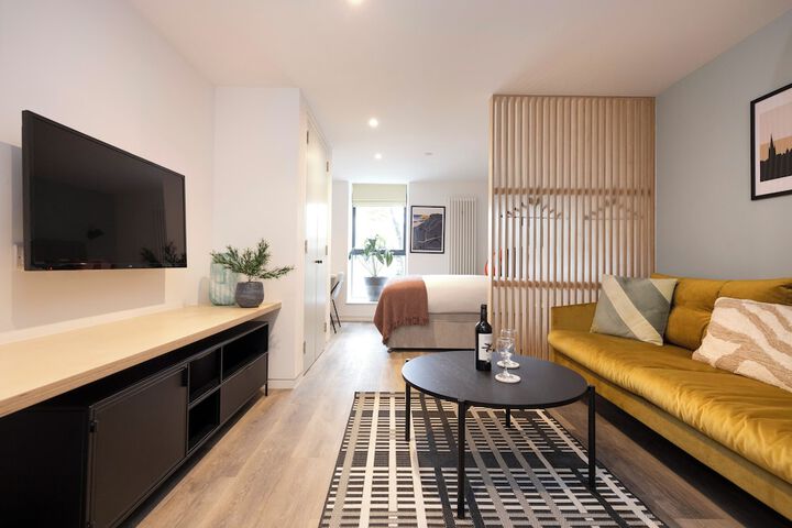 Room 42 of 60