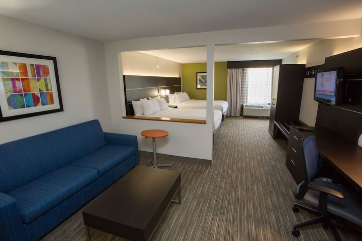 2 Queen Beds (17 of 17)