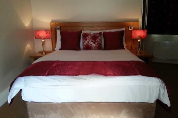 Room 8 of 33