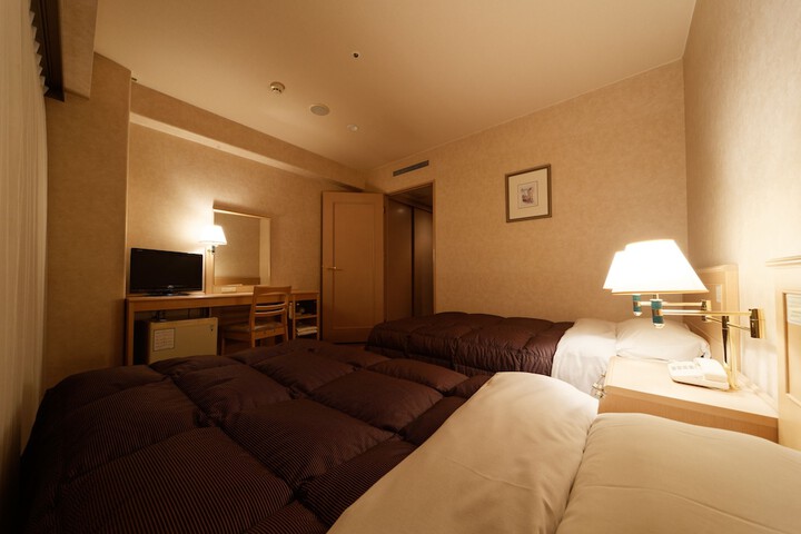 Room 8 of 26