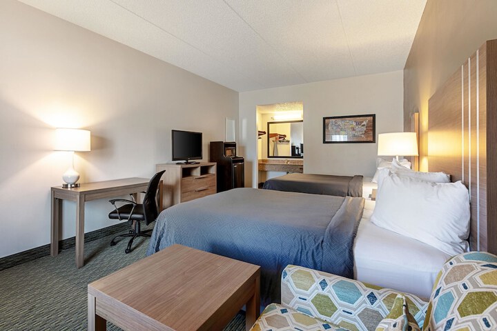2 Queen Beds (6 of 7)