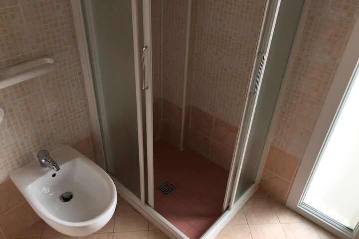 Room 24 of 34