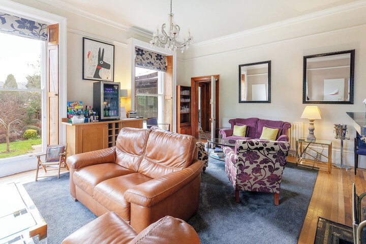 Lounge 164 of 205