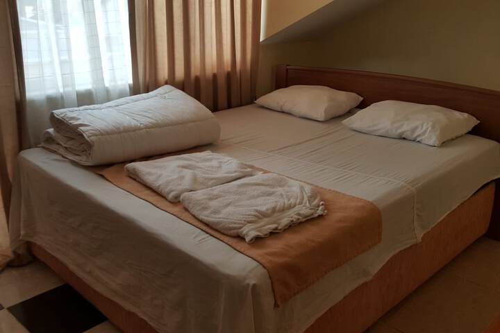 Room 6 of 10