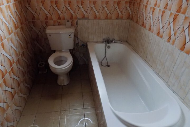Room 32 of 46