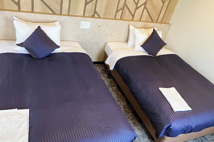 Room 4 of 18