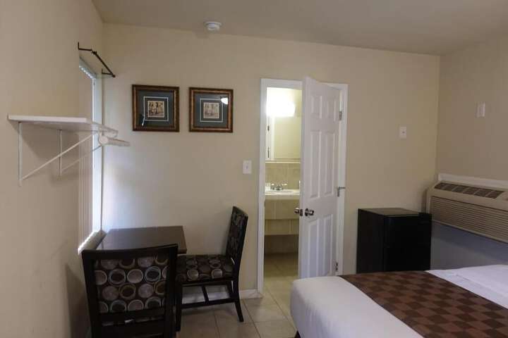 Room 14 of 30