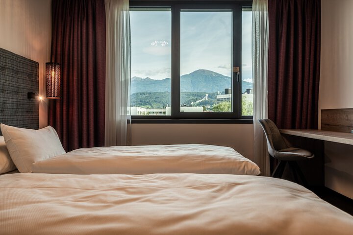 Room 27 of 69
