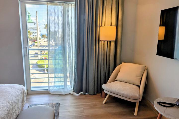 Room 4 of 46