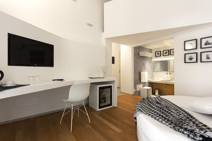 Room 9 of 43