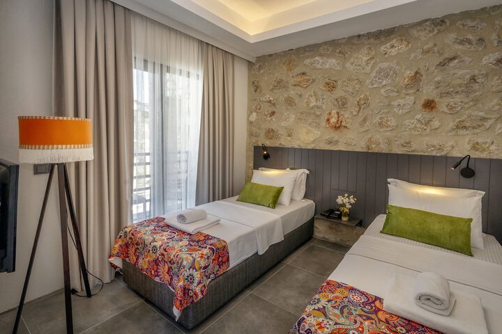 Room 4 of 32
