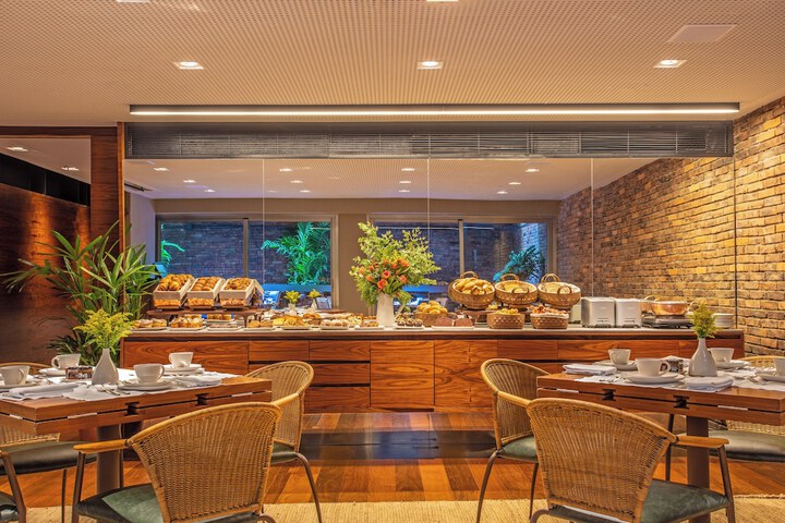 Dining 56 of 74
