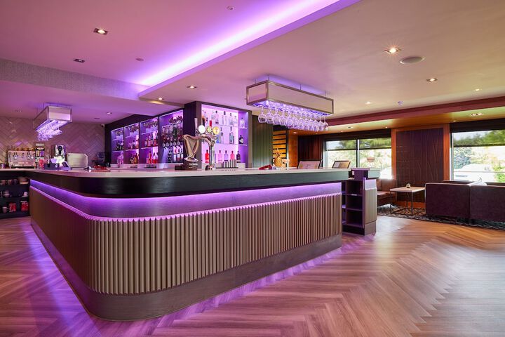 Lounge 58 of 67