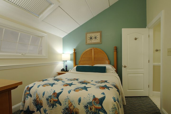 Room 3 of 32