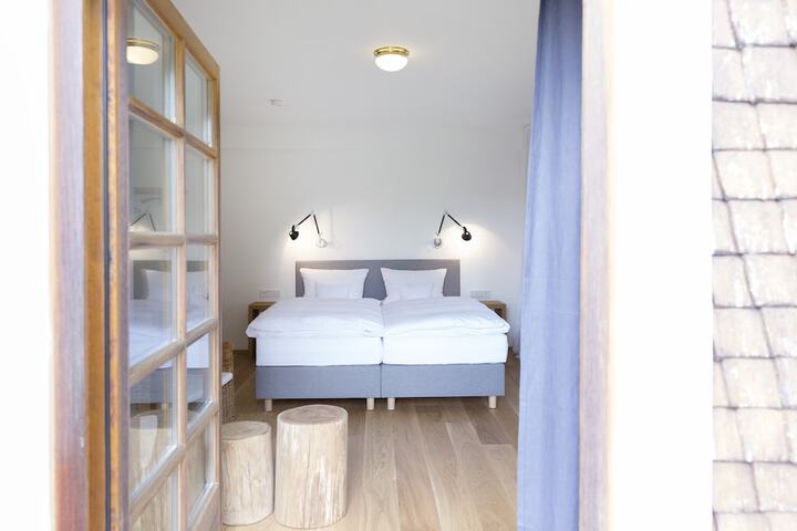 Room 6 of 395