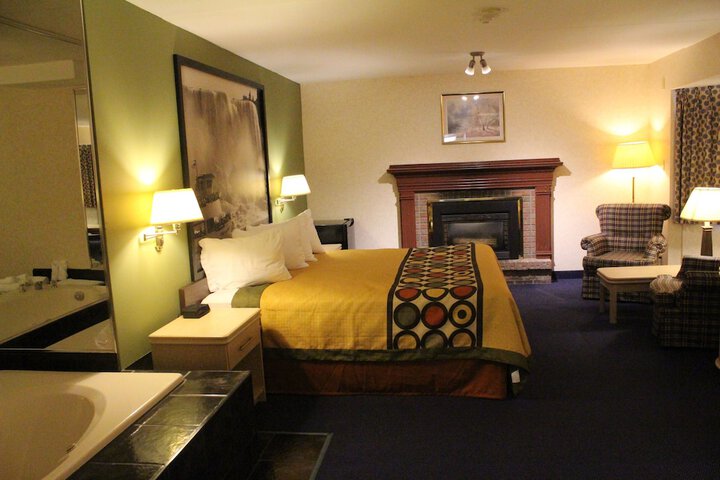 1 King Bed (3 of 12)
