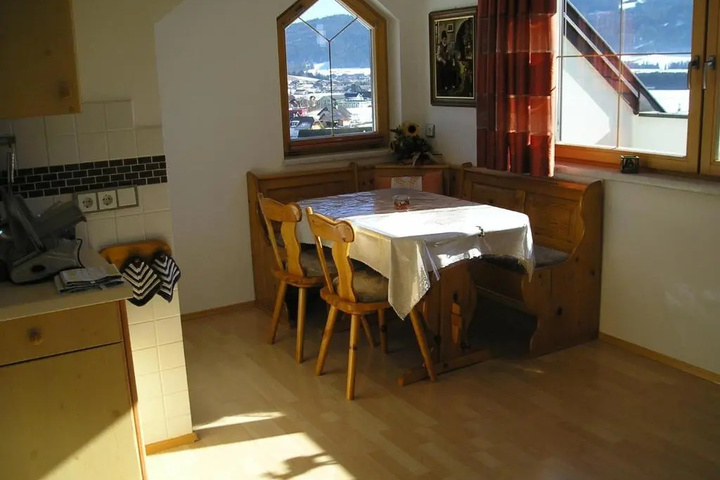 Dining 8 of 10