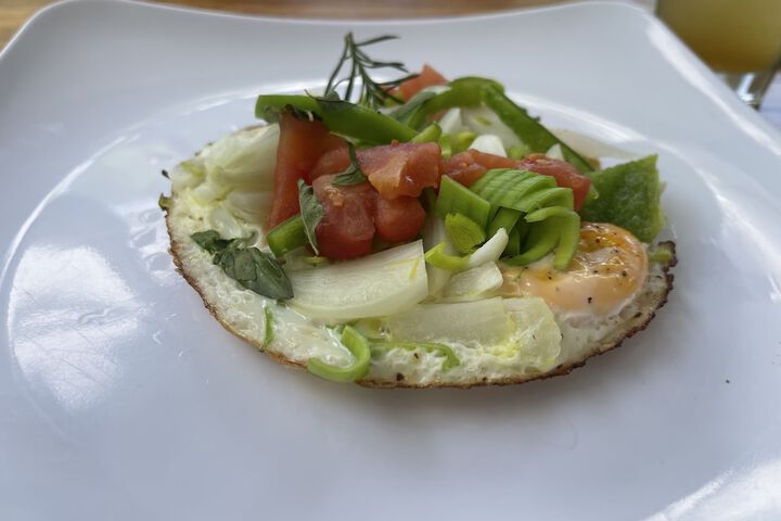 Dining 18 of 39