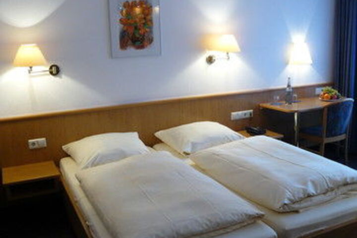 Room 13 of 32