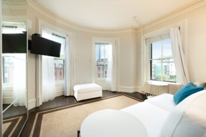 Room 34 of 63