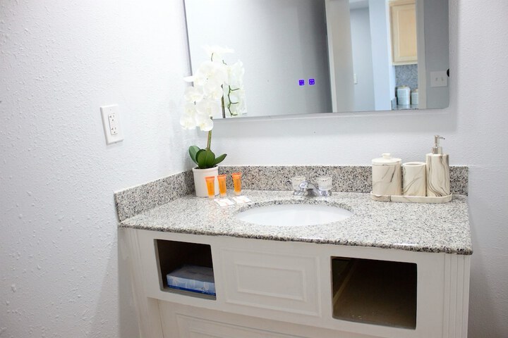 Ocean Front Suite Lower Floor Sleeps 6 (11 of 28)