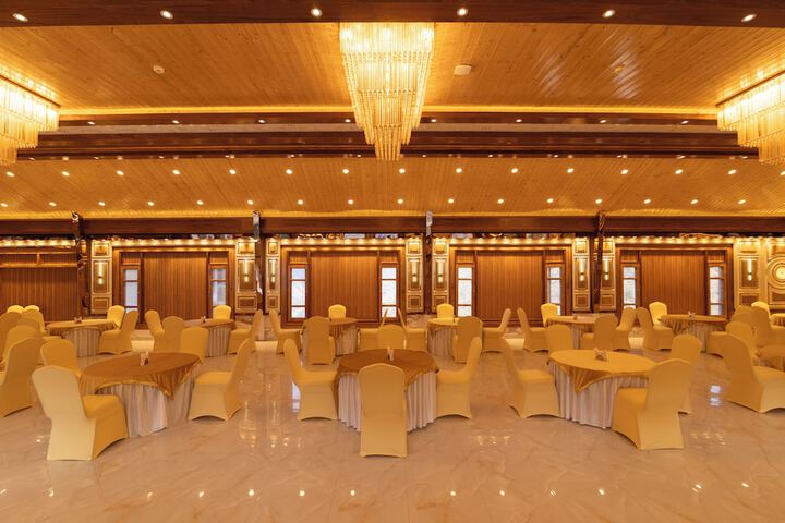 Ballroom/Hall 65 of 91