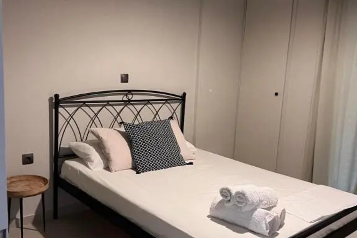 Room 2 of 6