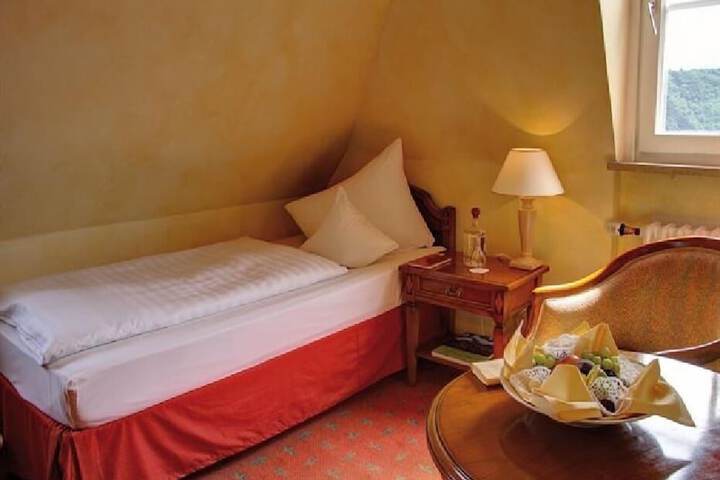 Room 2 of 18