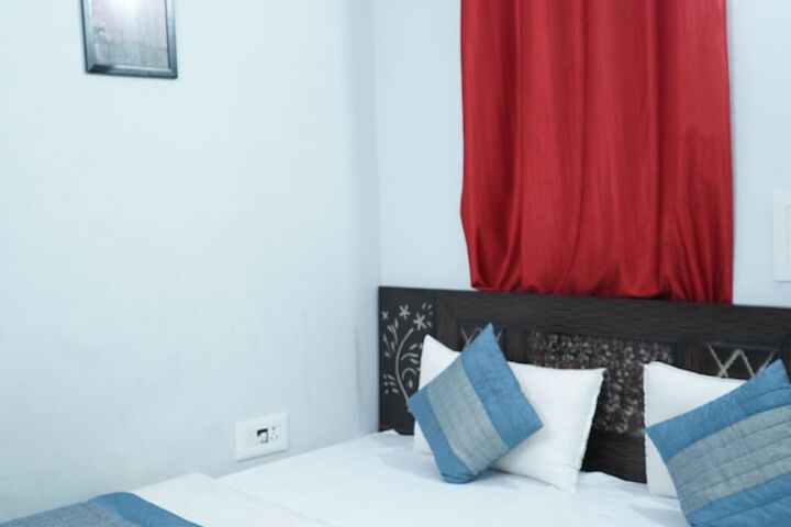 Room 2 of 9