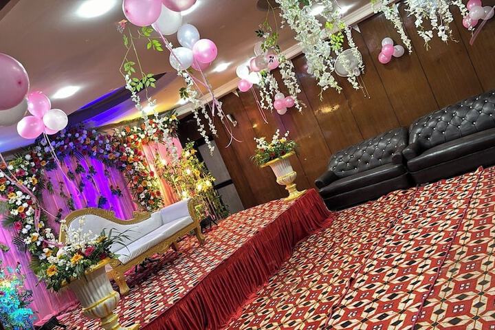 Ballroom/Hall 32 of 47