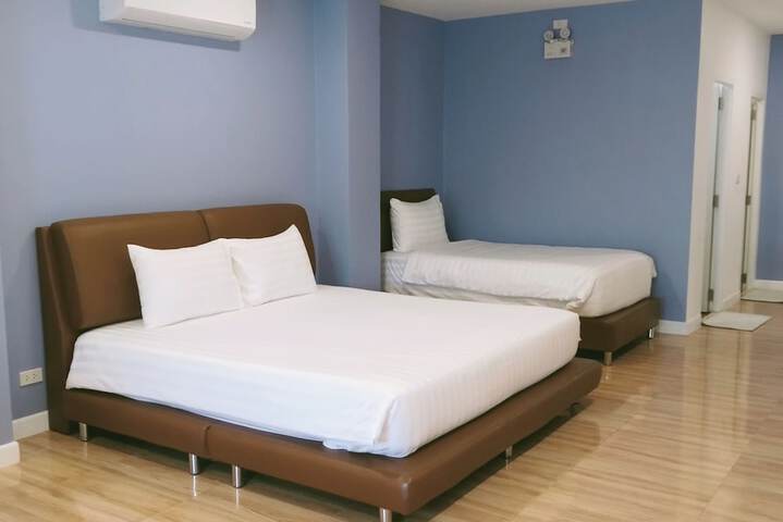 Room 10 of 77