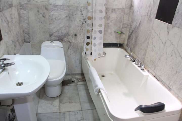 Room 14 of 32