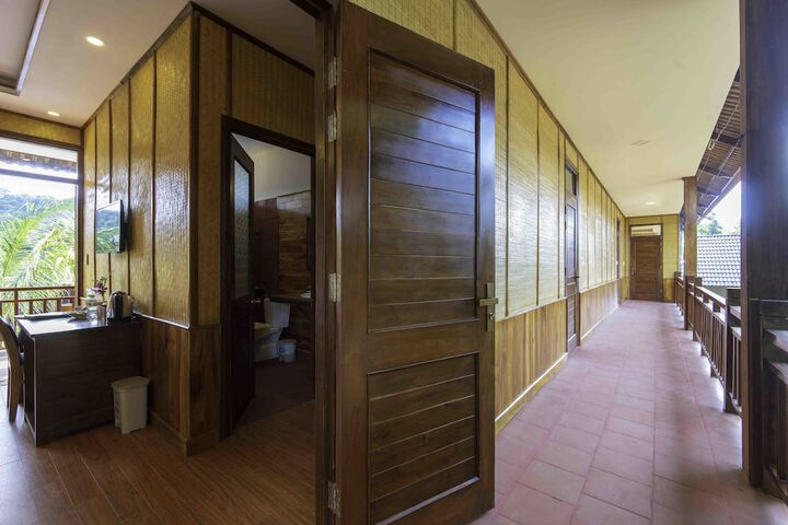 Ballroom/Hall 86 of 101